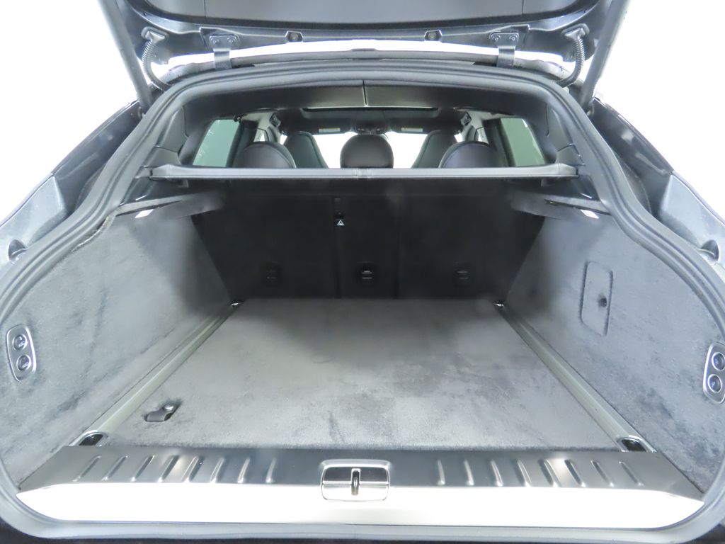 Thumbnail: 2026 Aston Martin DBX - 29