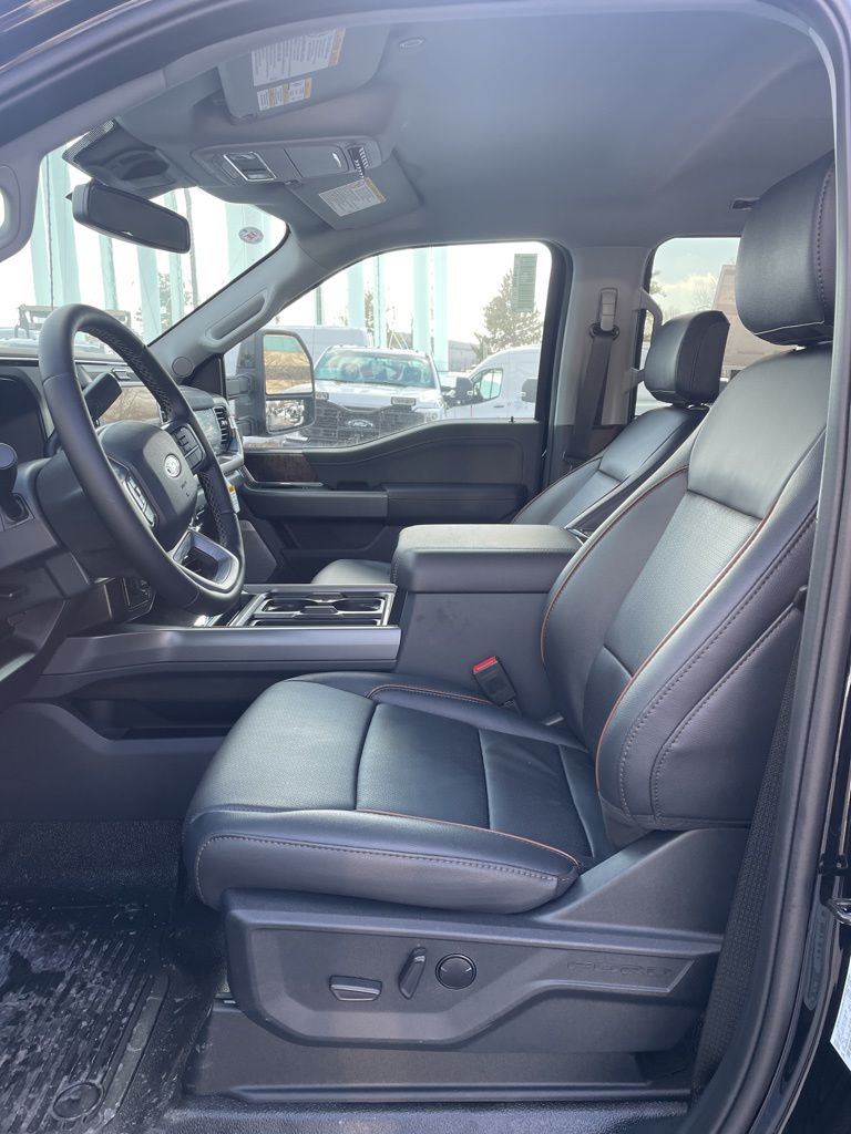 2026 Ford F-350 Chassis LARIAT