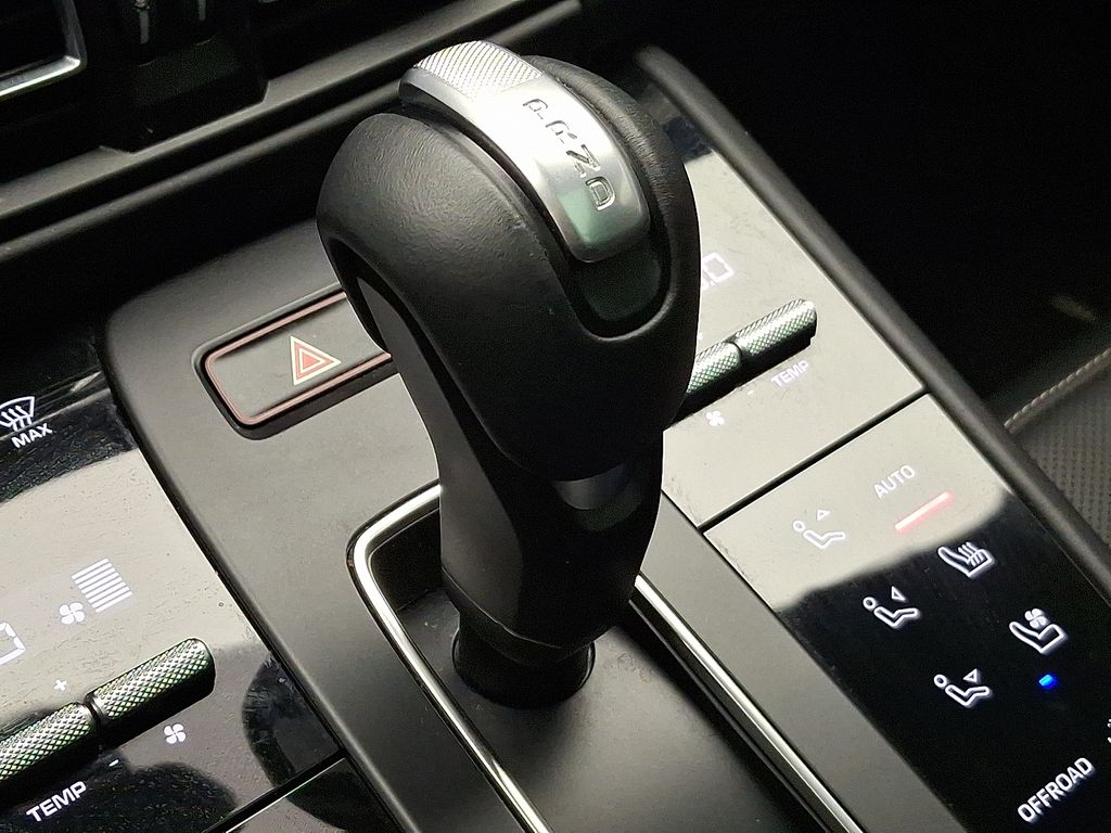 Thumbnail: 2024 Porsche Macan - 15