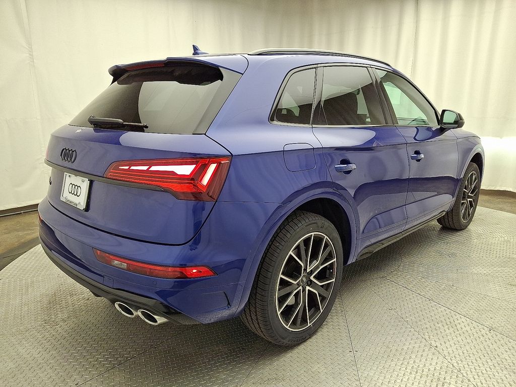 Thumbnail: 2022 Audi SQ5 - 4