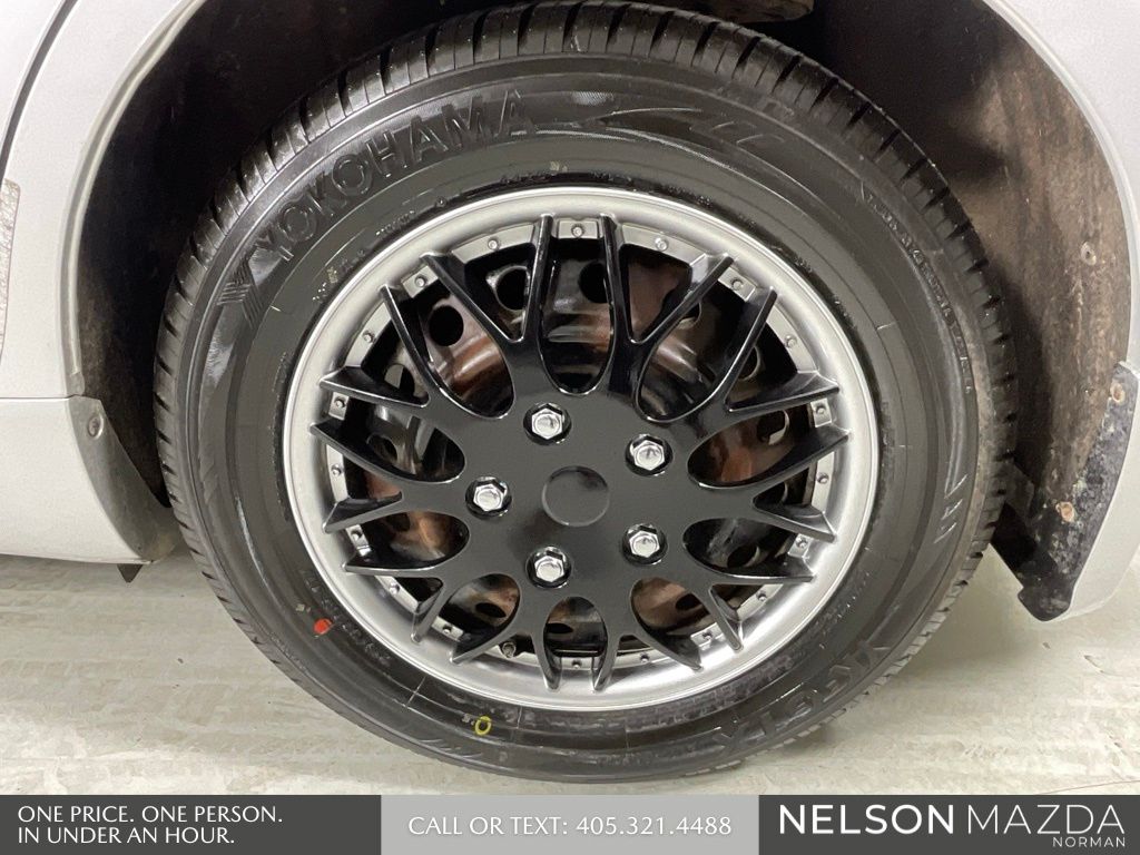 Used 2008 Silver Toyota LE image 10