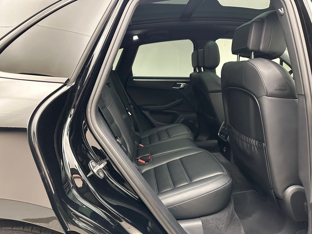 Thumbnail: 2024 Porsche Macan - 7