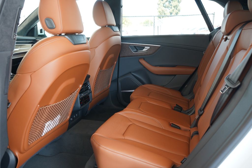 Thumbnail: 2026 Audi Q8 - 7
