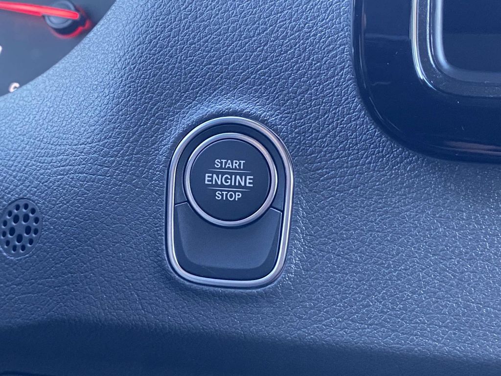 Thumbnail: 2025 Mercedes-Benz Sprinter - 25