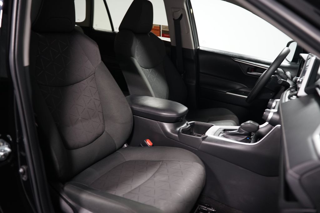 2024 Toyota RAV4 XLE 28