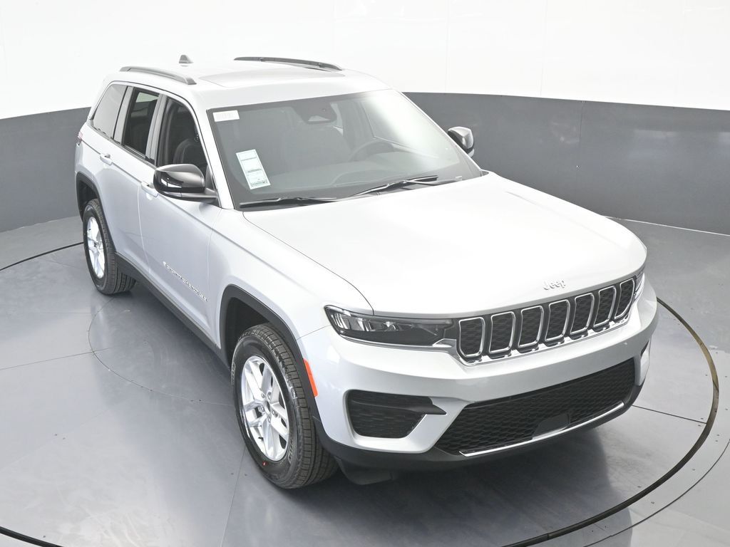 New 2026 Silver Zynith Jeep Laredo X image 48