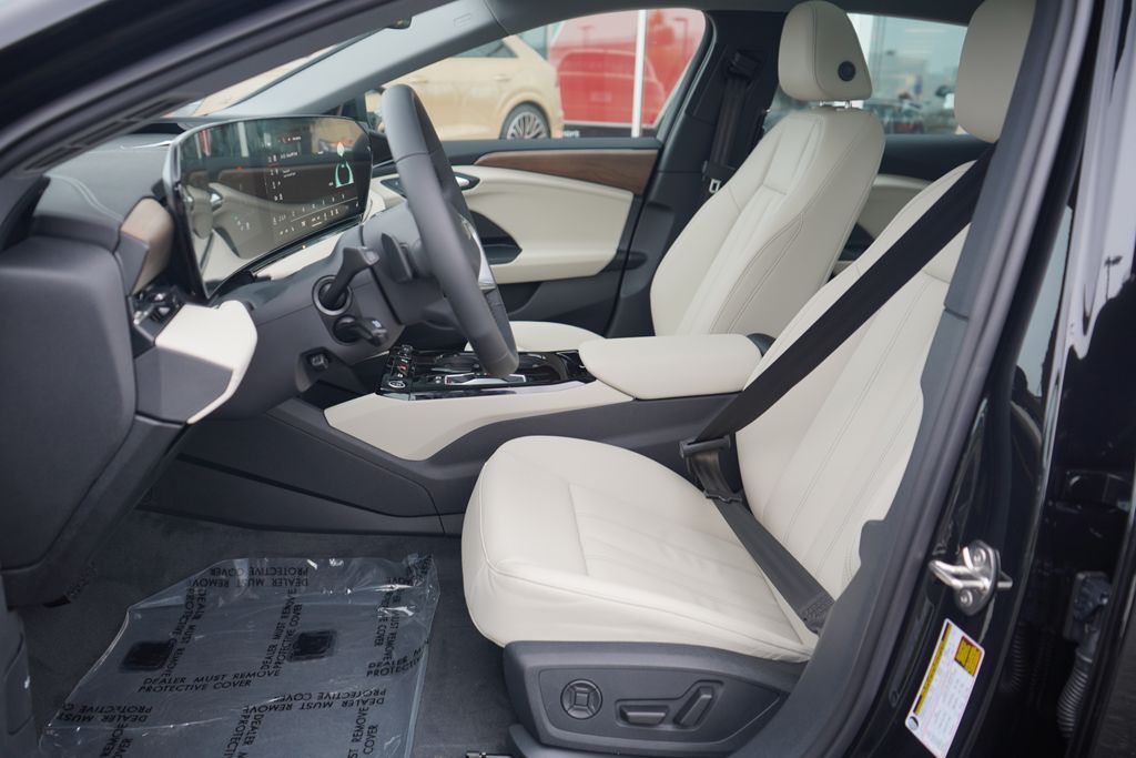 Thumbnail: 2025 Audi e-tron S - 6