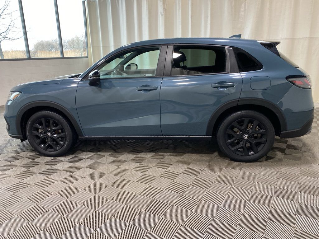 View vehicle photo 7