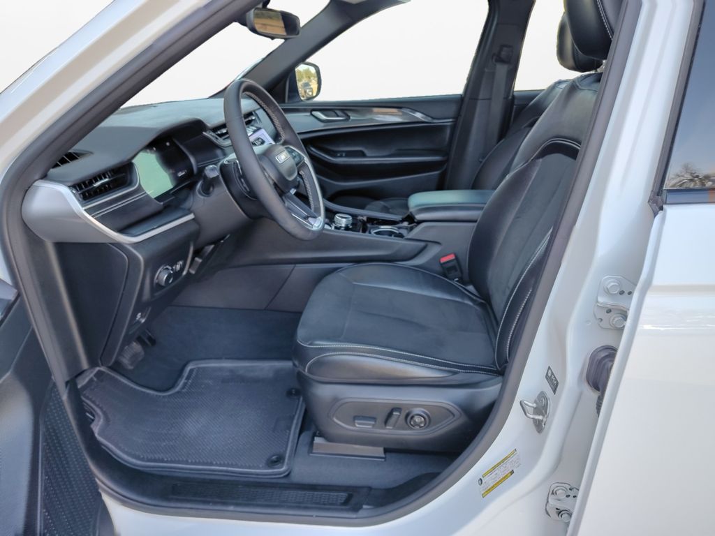 Used Car 2023 Jeep Grand Cherokee  Altitude For Sale Under $30,000 In Austin, Texas