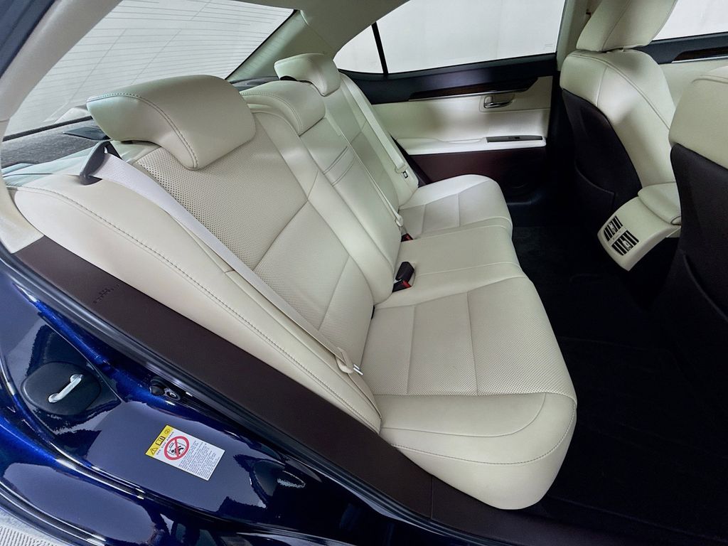 Thumbnail: 2018 Lexus ES - 28