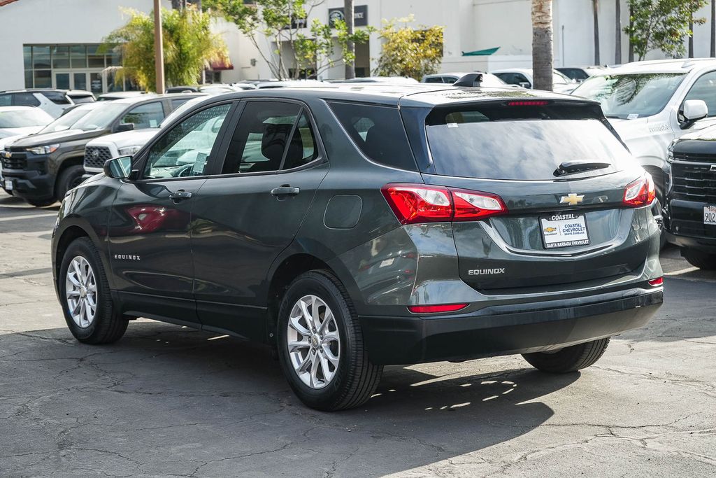 View vehicle photo 4
