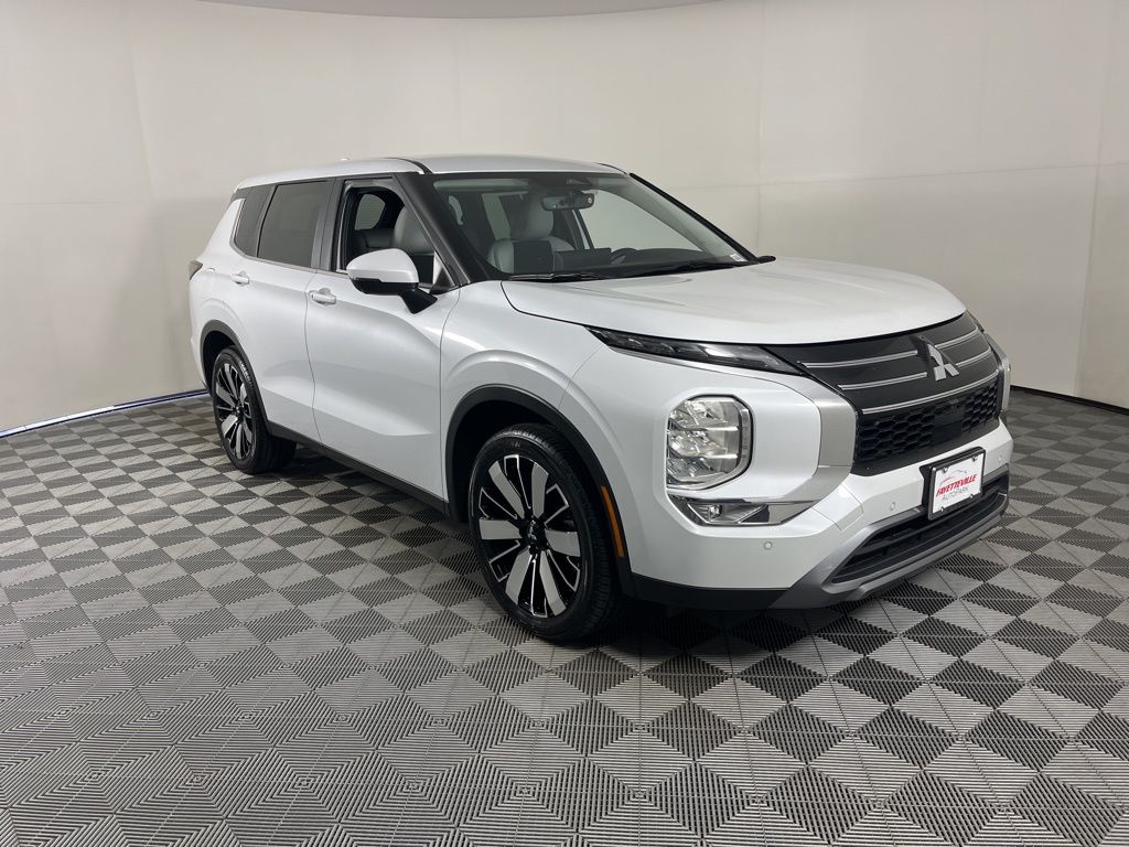 Thumbnail: 2025 Mitsubishi Outlander - 16