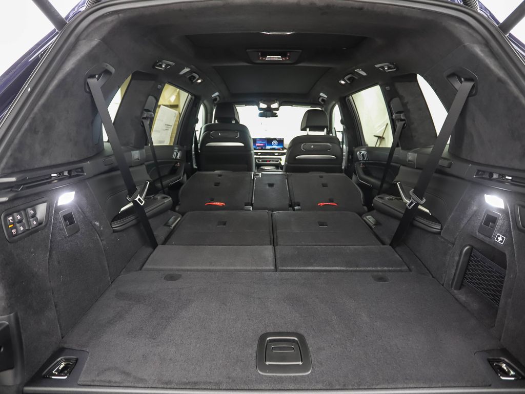 Thumbnail: 2026 BMW X7 - 30