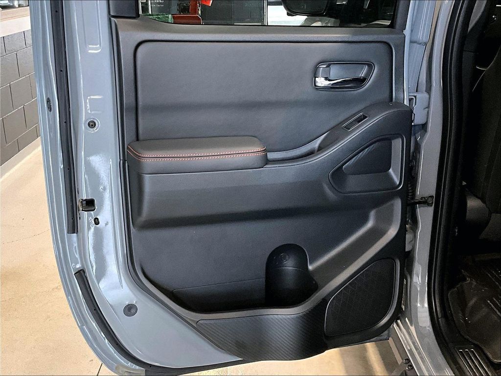 2023 Nissan Frontier — photo 21