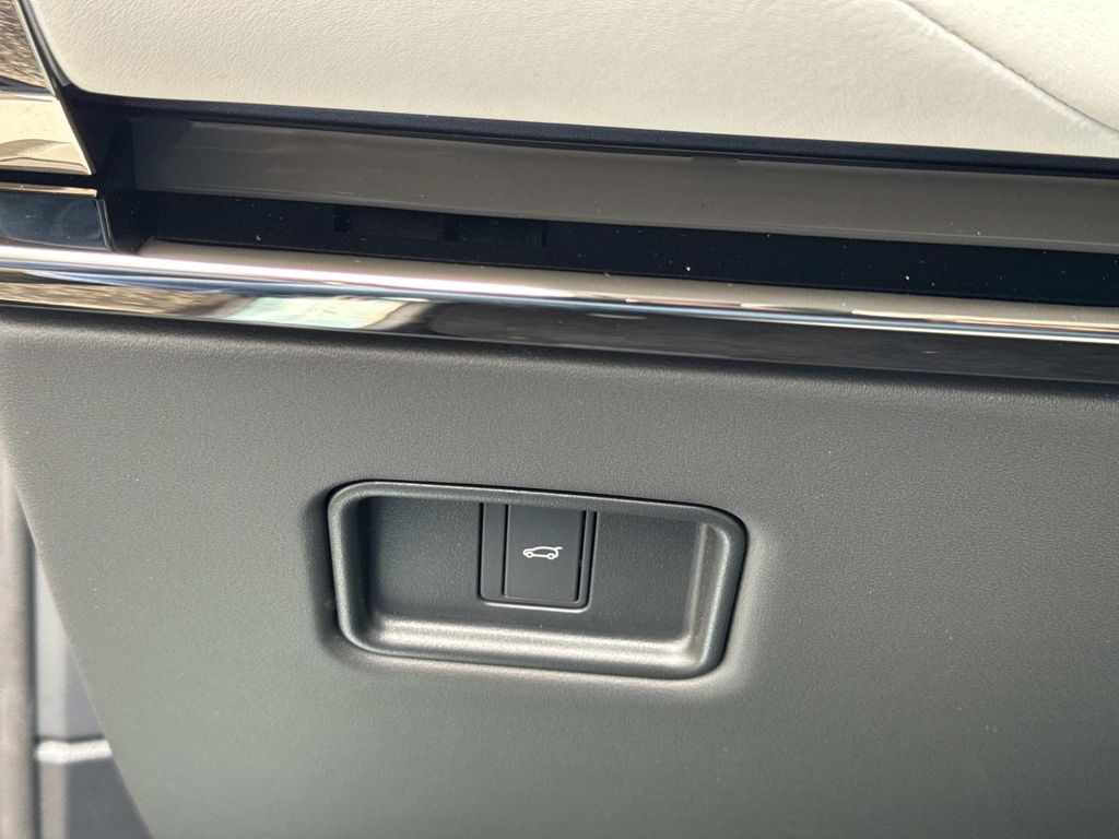 New 2026 Gray Land Rover Dynamic SE image 30