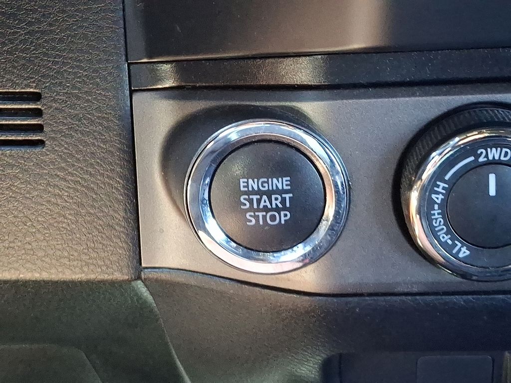 Thumbnail: 2020 Toyota Tacoma - 24