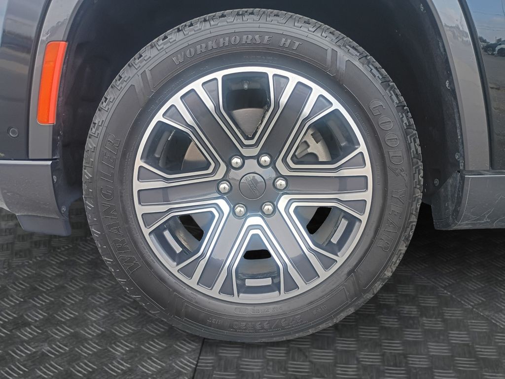 Used Car 2022 Jeep Wagoneer  Series Iii For Sale Under $50,000 In Austin, Texas