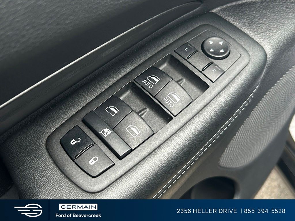 Used 2022 Black Dodge SXT image 17