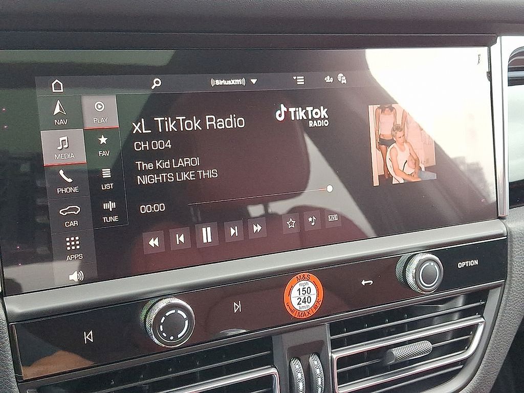 Thumbnail: 2025 Porsche Macan - 21