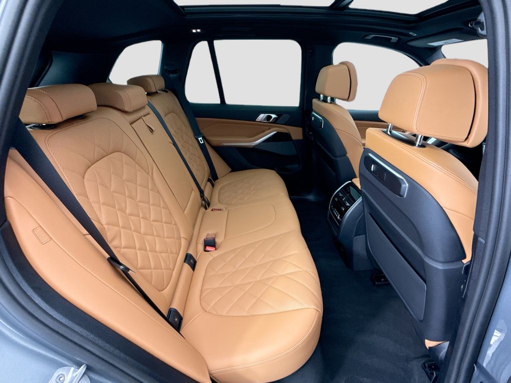 Thumbnail: 2026 BMW X5 - 21