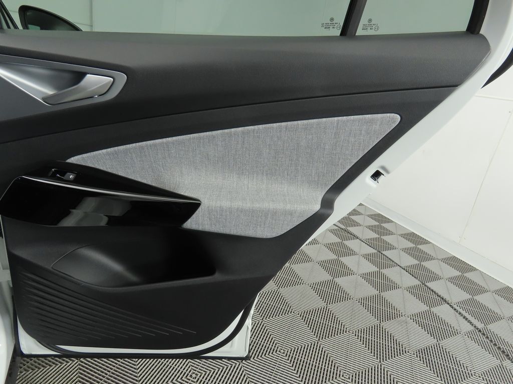 2025 Volkswagen ID.4 Pro 27