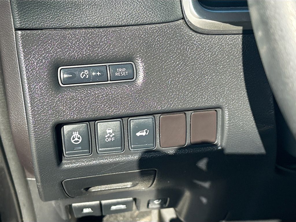 Used 2016 Black Nissan Platinum image 10