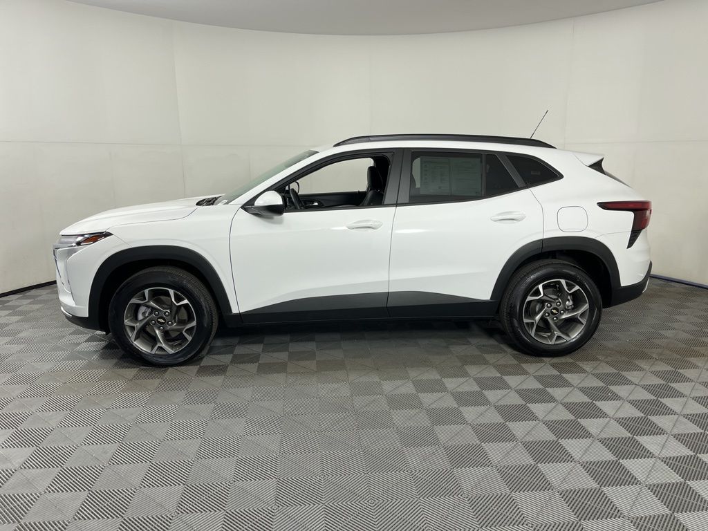 Thumbnail: 2025 Chevrolet Trax - 2