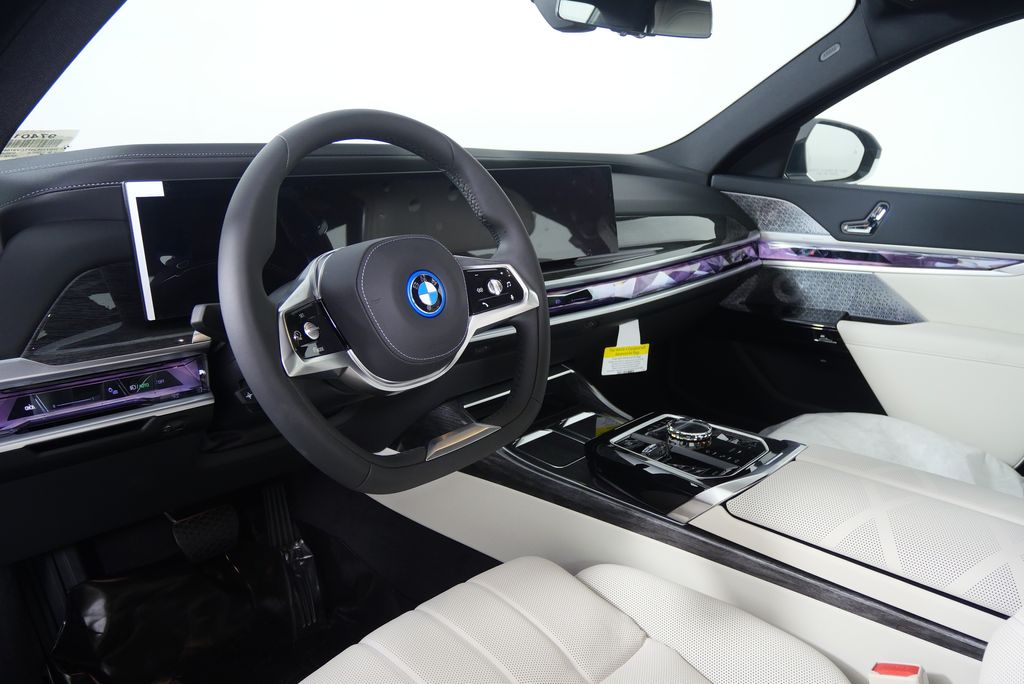Thumbnail: 2026 BMW i7 - 9