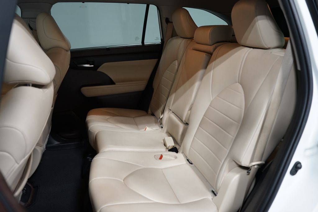 Thumbnail: 2020 Toyota Highlander - 29