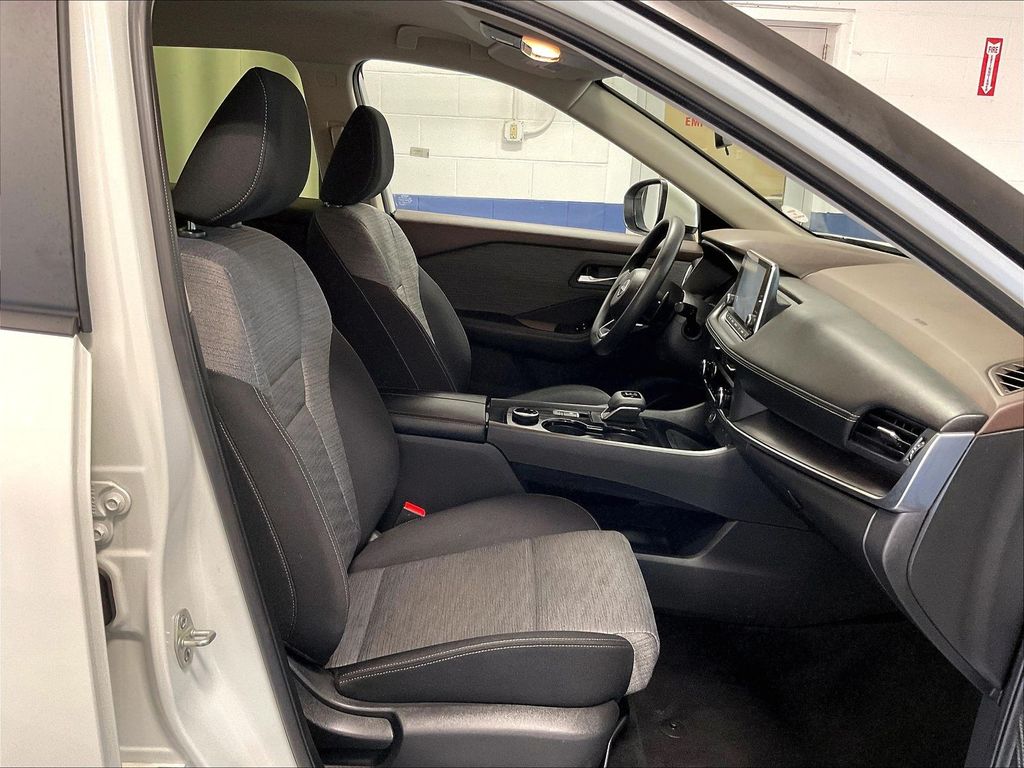 2023 Nissan Rogue — photo 11