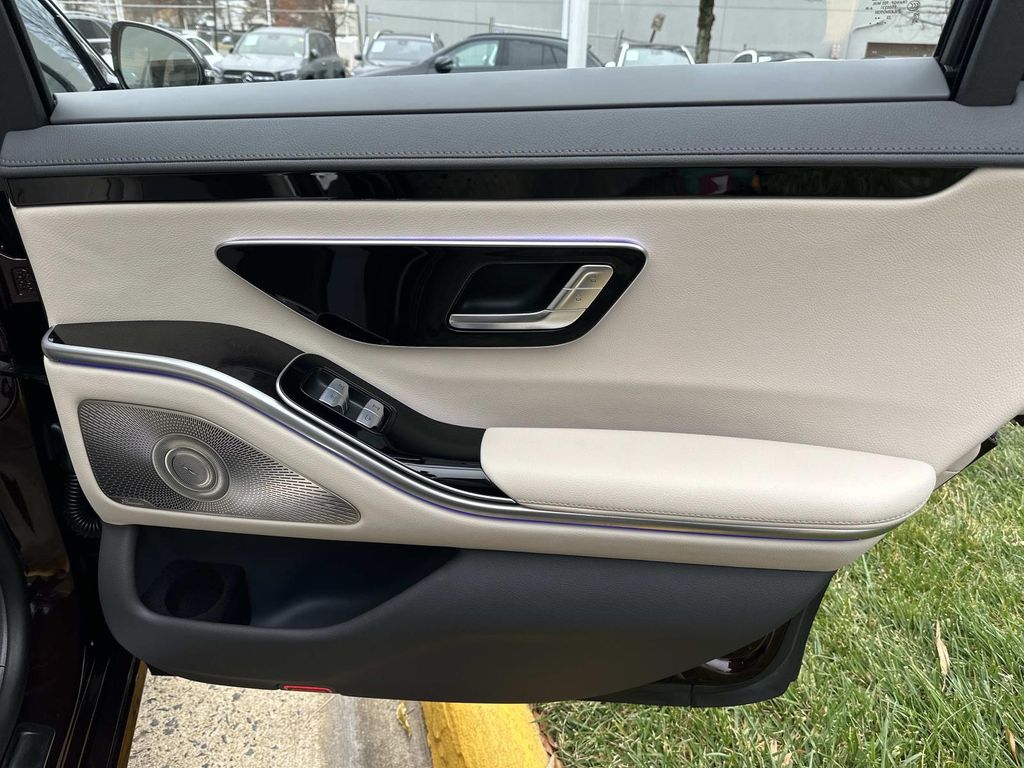 Thumbnail: 2023 Mercedes-Benz S-Class - 24