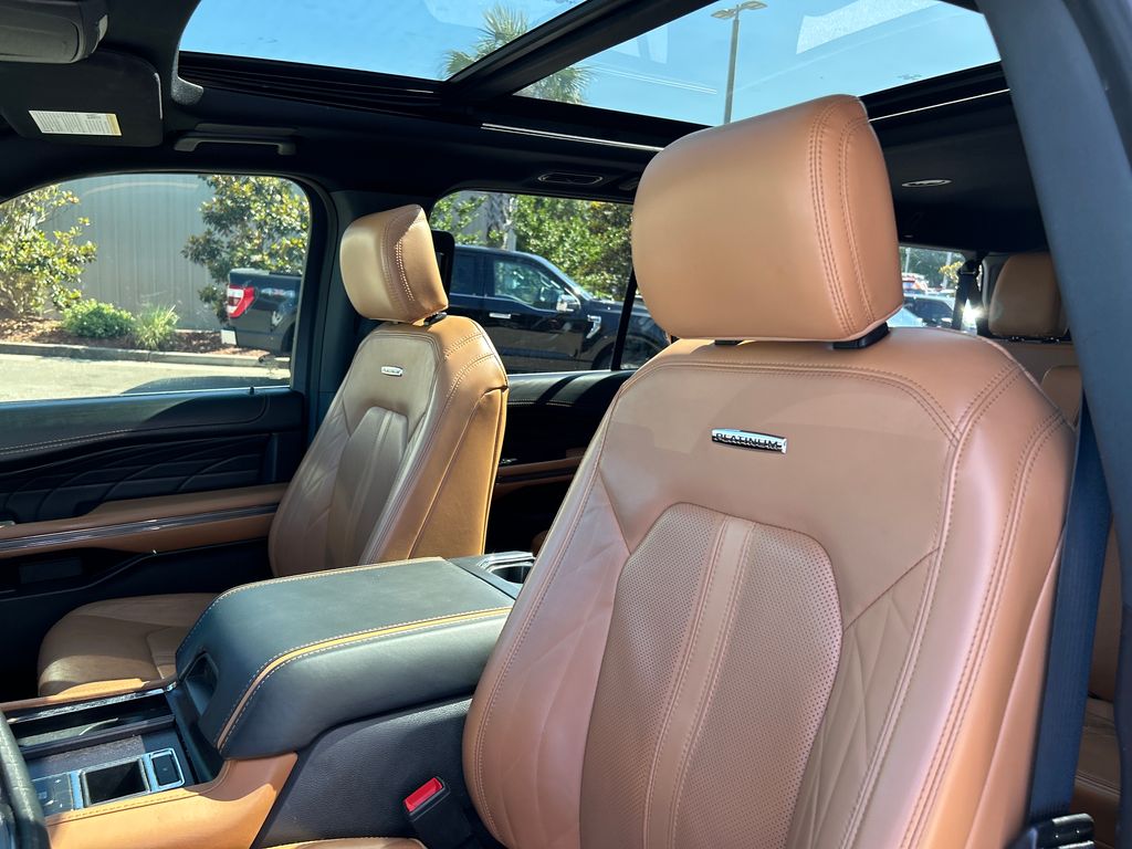 2022 Black Metallic Ford Expedition Max Platinum RWD SUV