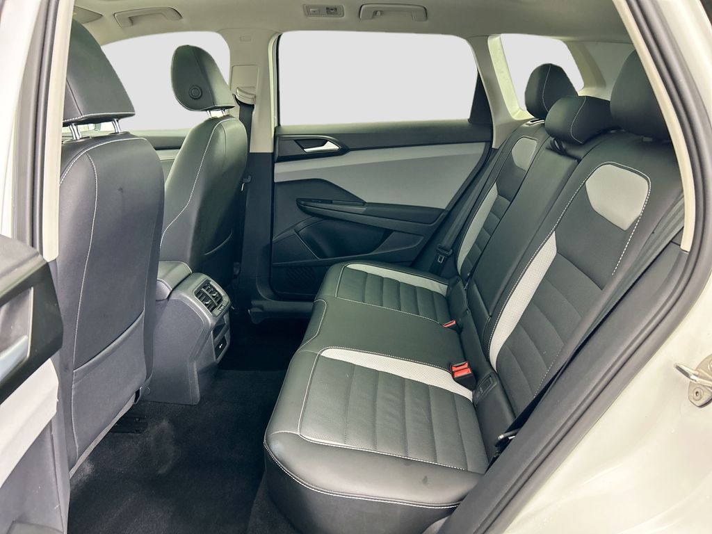 Thumbnail: 2022 Volkswagen Taos - 20