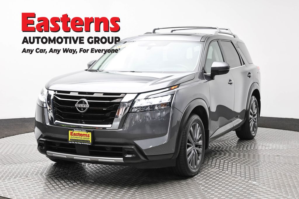 2023 Nissan Pathfinder SL 4WD's photo