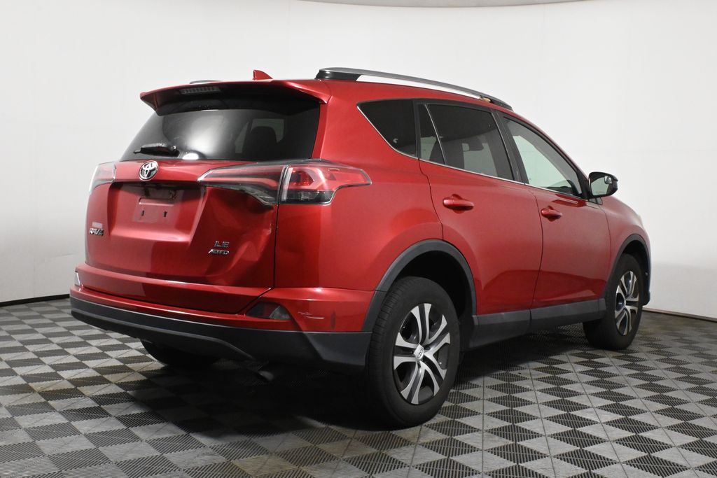 Thumbnail: 2017 Toyota RAV4 - 7