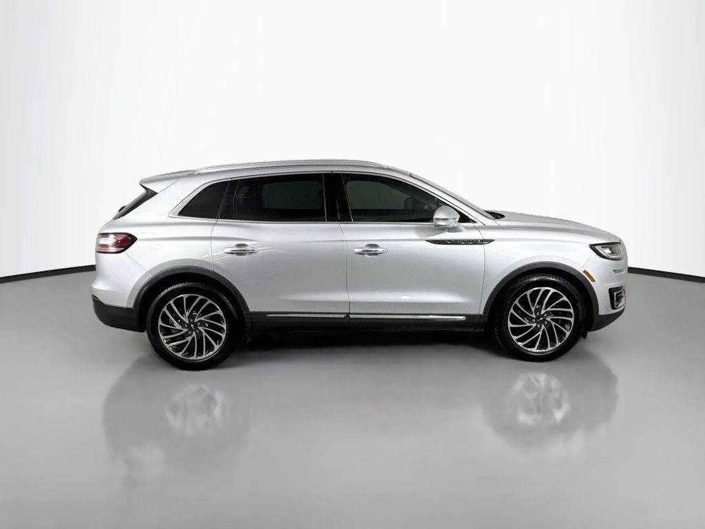 Thumbnail: 2019 Lincoln Nautilus - 4