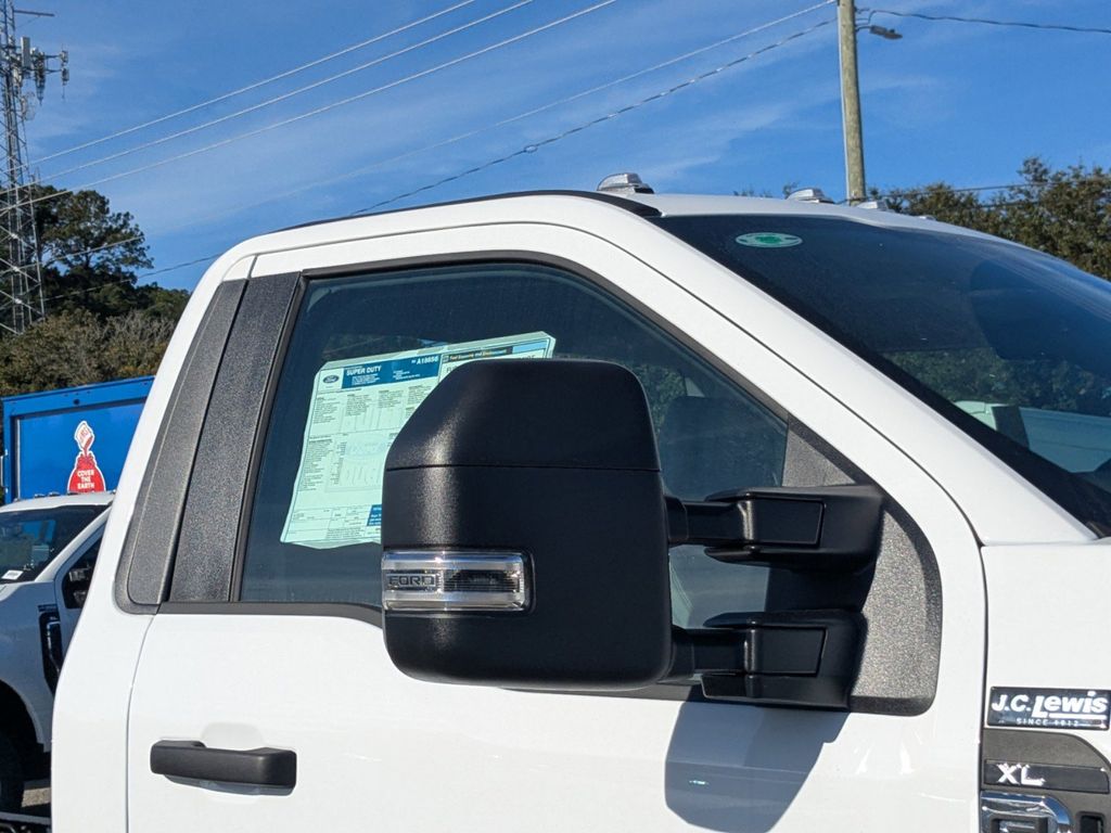 2025 Ford F-600 Chassis XL