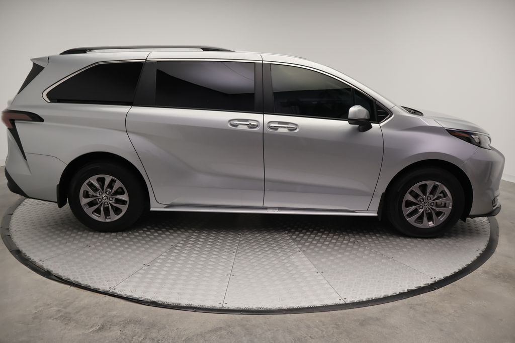 Thumbnail: 2025 Toyota Sienna - 7