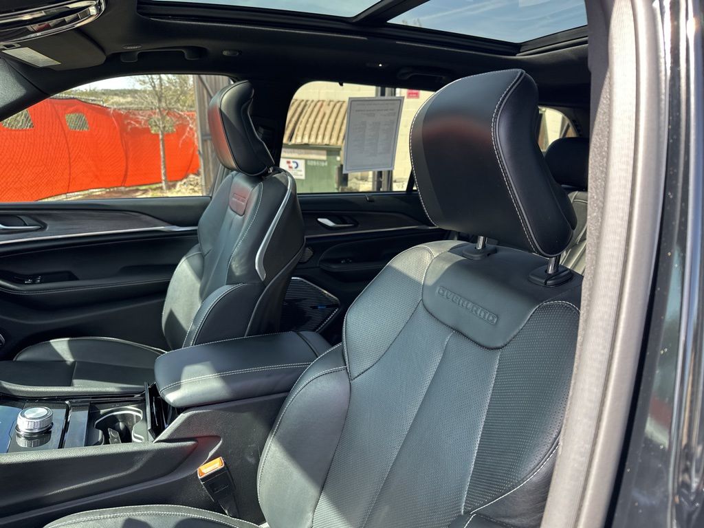 Used Car 2023 Jeep Grand Cherokee  Overland For Sale Under $40,000 In Austin, Texas