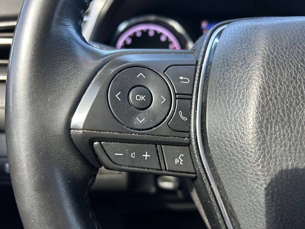 2020 Toyota Camry SE 20