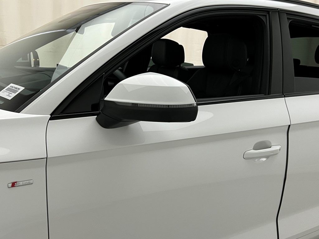 Thumbnail: 2023 Audi Q5 - 10