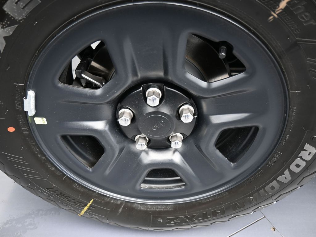 New 2026 Granite Crystal Metallic Clearcoat Jeep Sport image 35