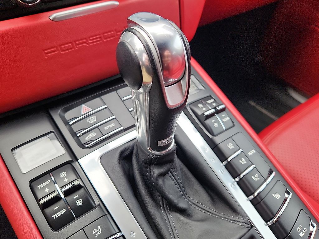 Thumbnail: 2015 Porsche Macan - 14