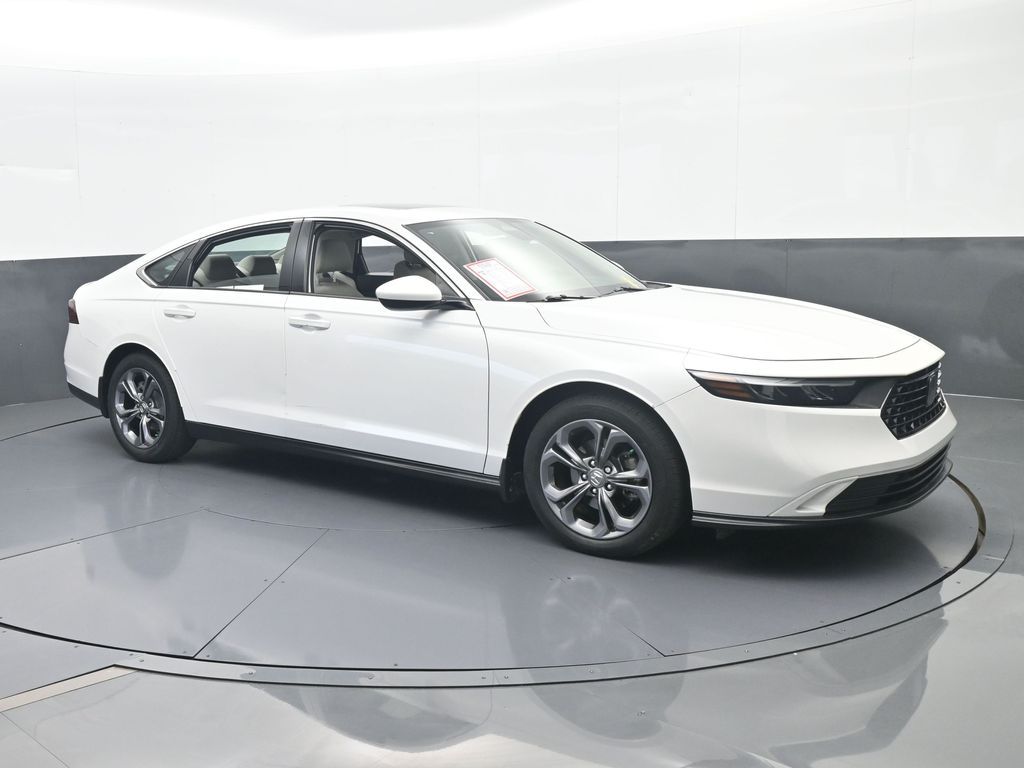 Used 2023 White Honda EX image 8