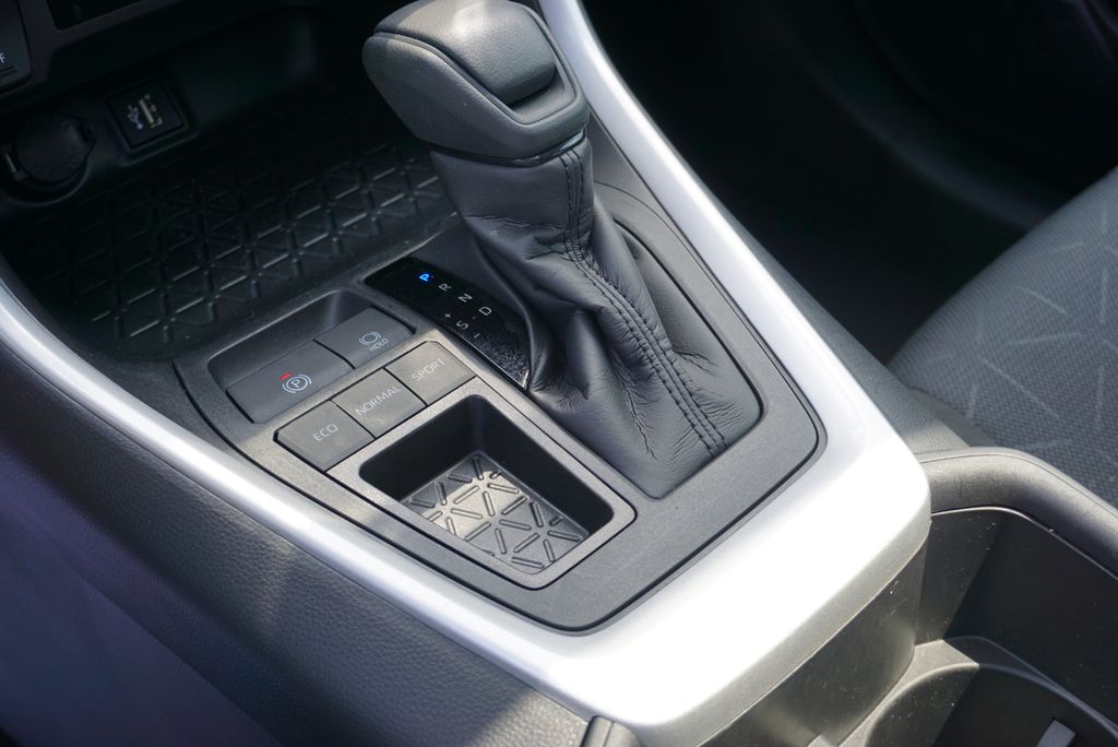 Thumbnail: 2025 Toyota RAV4 - 21