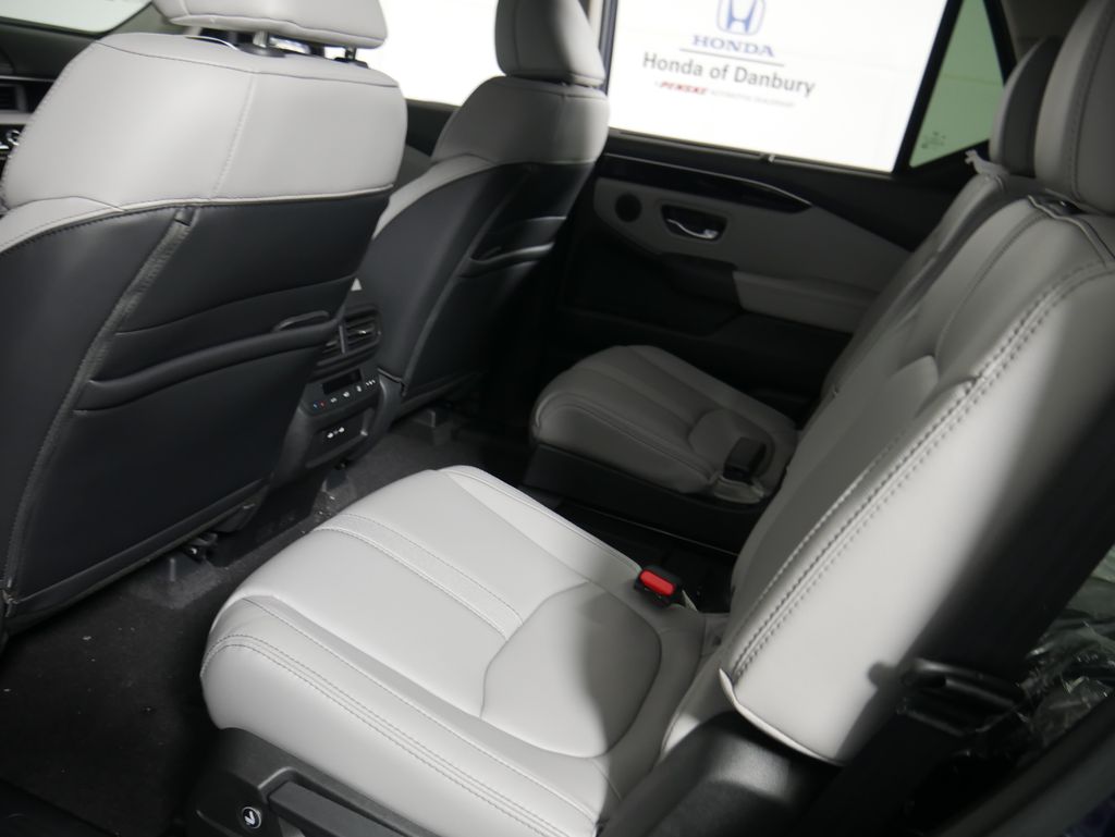 2025 Honda Pilot Touring 12