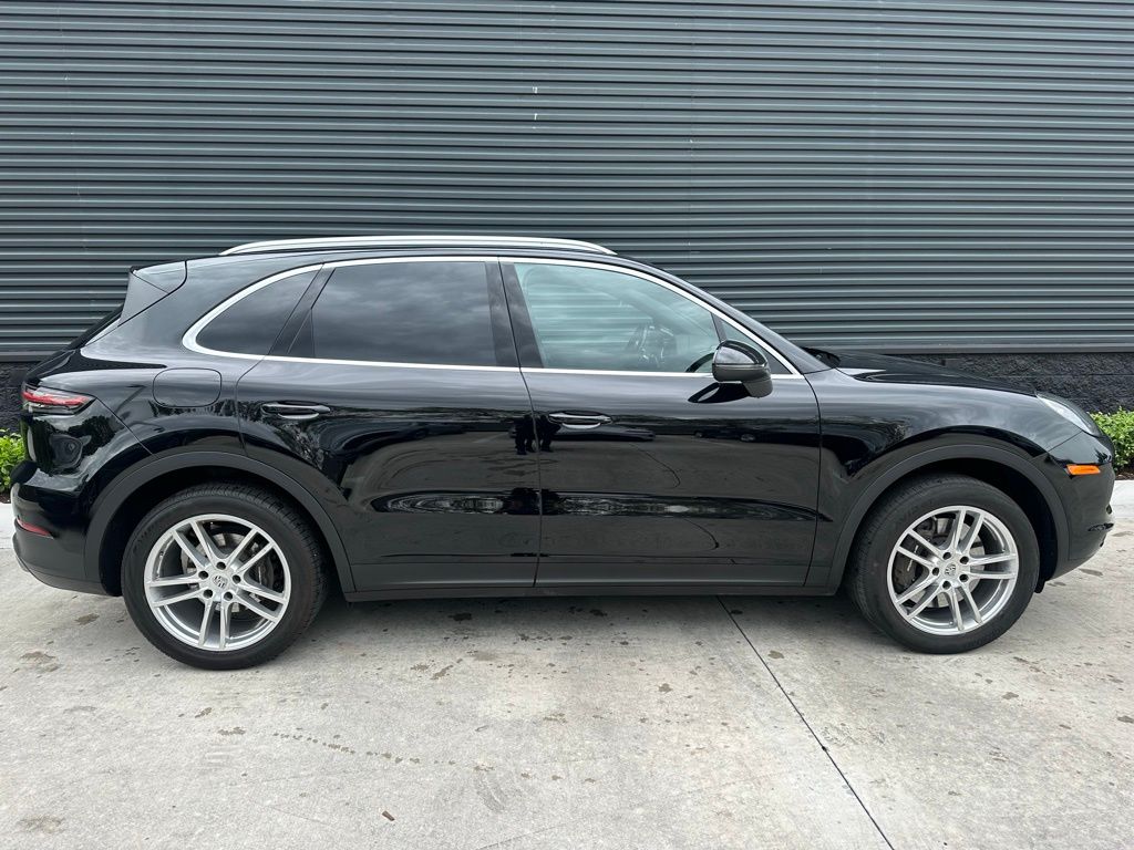 2022 Porsche Cayenne  8