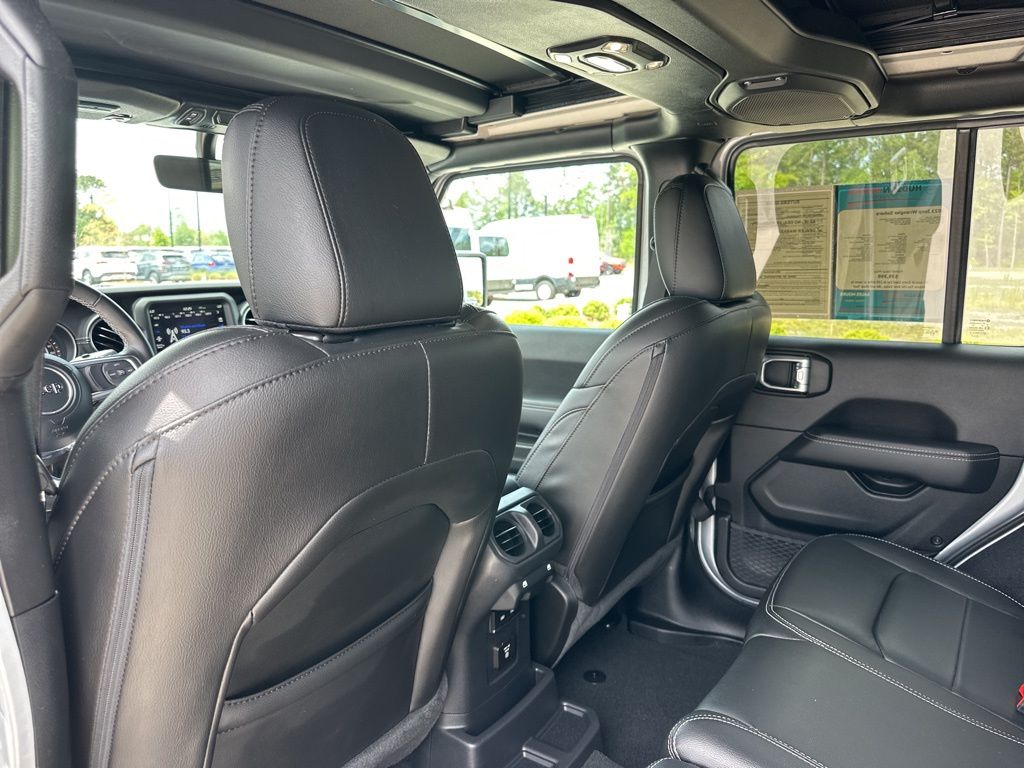 2023 Silver Zynith Clearcoat Jeep Wrangler Sahara 4X4 SUV
