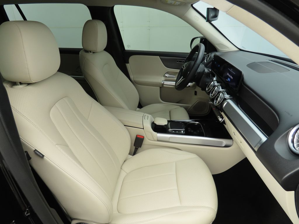 Thumbnail: 2022 Mercedes-Benz GLB - 18