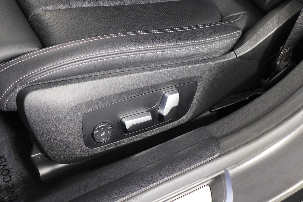 Thumbnail: 2022 BMW i4 - 23